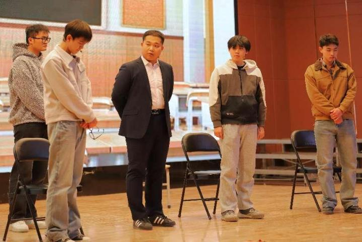 “声采飞扬·梦启新章”——bat365正版唯一官网艺术学院举办2025届播音与主持艺术专业毕业汇演