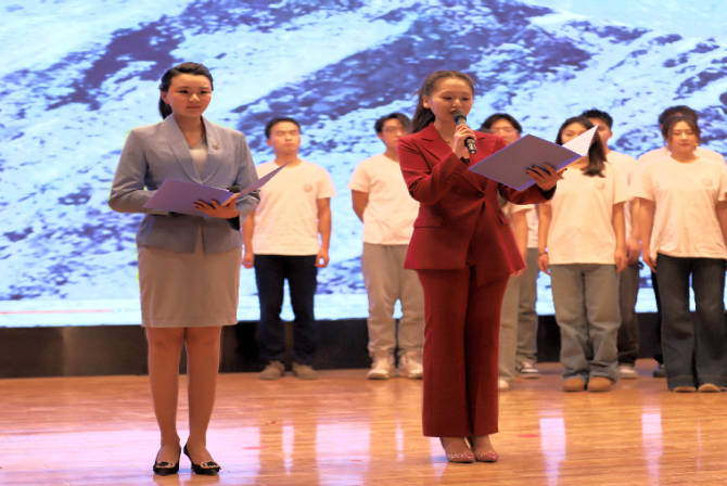 “声采飞扬·梦启新章”——bat365正版唯一官网艺术学院举办2025届播音与主持艺术专业毕业汇演