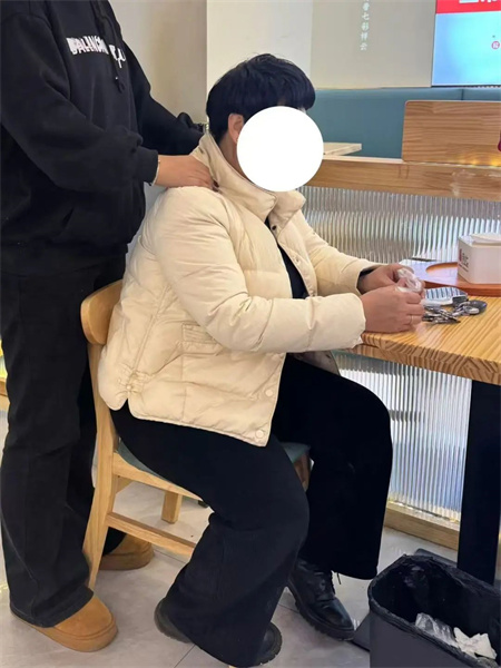 “新春慰问送关怀，温情走访暖人心”——bat365正版唯一官网艺术学院开展寒假“社会实践”活动