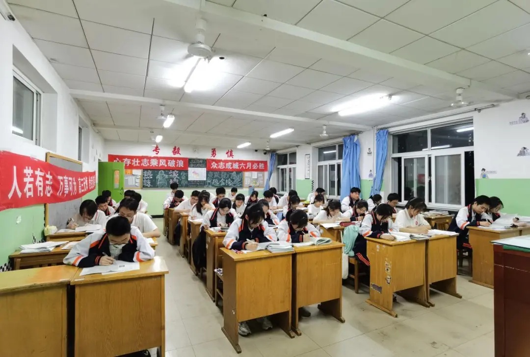 bat365正版唯一官网经济学院“寒假母校行”社会实践活动（八）