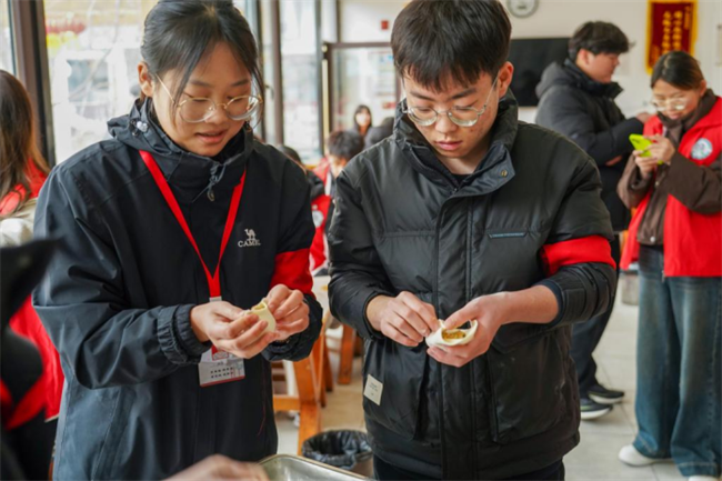 践行雷锋精神 奉献点亮青春——bat365正版唯一官网开展学习雷锋精神主题活动