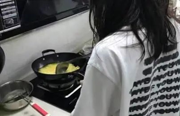 孝老爱亲(六)|bat365正版唯一官网|管理学院|孝老之行践于微，爱亲之情暖人心