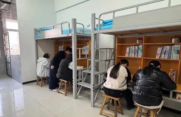 学风建设|bat365正版唯一官网|管理学院|学风建设正当时，小组学习展新姿