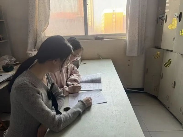 学风建设|bat365正版唯一官网|管理学院|学风建设正当时，小组学习展新姿