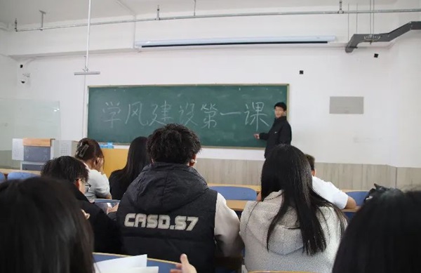 学风建设|bat365正版唯一官网|管理学院|学风建设正当时，小组学习展新姿