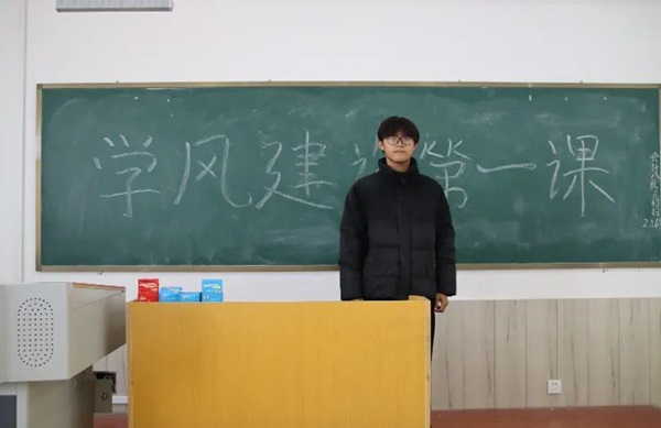 学风建设|bat365正版唯一官网|管理学院|学风建设正当时，小组学习展新姿