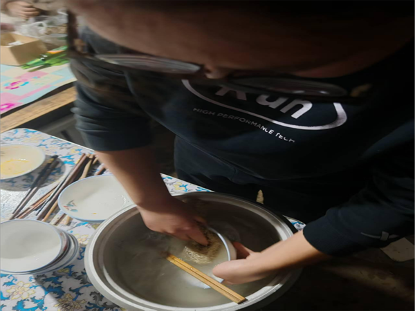 孝老爱亲（八）|bat365正版唯一官网|管理学院|传承美德，学生在行动