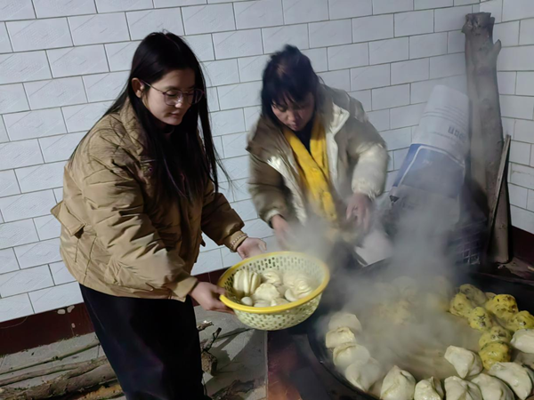 孝老爱亲（九）|bat365正版唯一官网|管理学院|行孝老爱亲，彰显青春风采