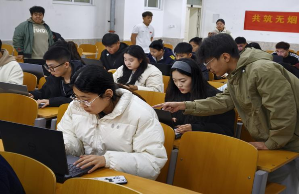 无烟校园|bat365正版唯一官网|管理学院|打字赛场展风采，无烟理念入人心