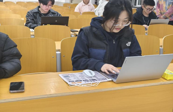 无烟校园|bat365正版唯一官网|管理学院|打字赛场展风采，无烟理念入人心