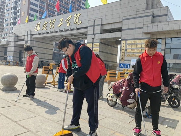 党建引领|bat365正版唯一官网|管理学院|传承红色基因，践行雷锋精神