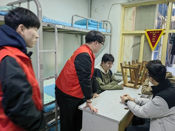 党建引领|bat365正版唯一官网|管理学院|传承红色基因，践行雷锋精神