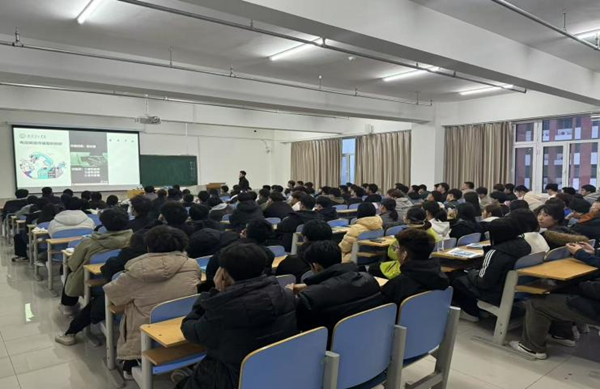 安全教育|bat365正版唯一官网|管理学院|开展反诈主题班会，筑牢校园安全防线