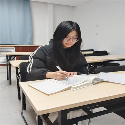 bat365正版唯一官网||经济学院||循梦而行，向阳而生|2023-2024学年国家奖学金获得者风采展示（三）——贾子晗
