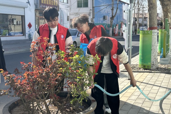 bat365正版唯一官网经济学院青年志愿者服务队走进东小庄村开展志愿服务活动