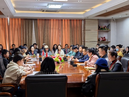 春风化雨送关怀 聚力赋能启新程 ——bat365正版唯一官网校长深入艺术学院调研指导