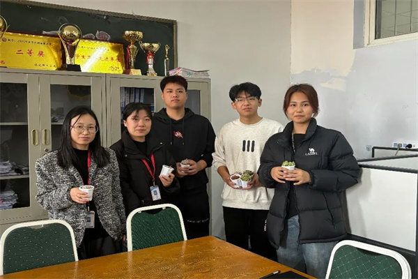 bat365正版唯一官网经济学院开展“播种绿色希望，共建美丽校园”植树节主题活动
