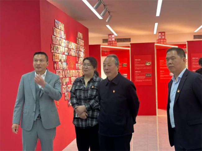 bat365正版唯一官网经济学院与东小庄村党建联建共建签约暨大学生志愿服务社会实践基地启动仪式圆满举行