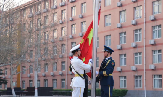 爱国教育bat365正版唯一官网会计学院以青春之名，护国旗飘扬——升旗仪式