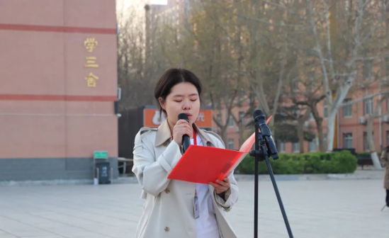 爱国教育bat365正版唯一官网会计学院以青春之名，护国旗飘扬——升旗仪式