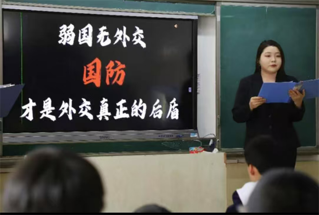 晋察冀革命精神宣讲 用英语讲好中国故事——bat365正版唯一官网外国语学院晋察冀革命精神宣讲团走进中小学课堂