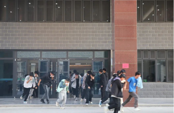 筑牢校园防火墙，让安全成为一种习惯——bat365正版唯一官网会计学院消防演练