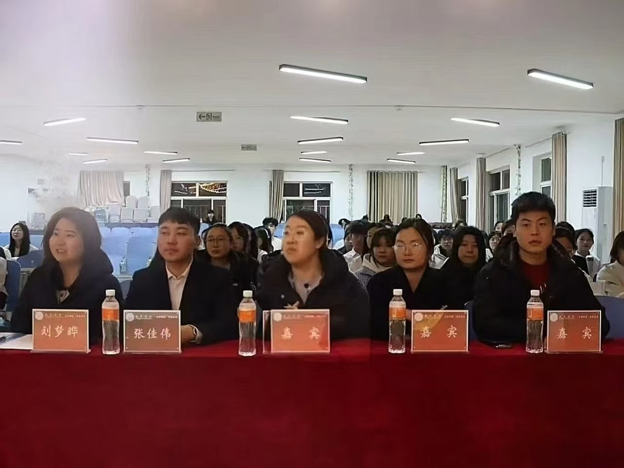弘扬雷锋精神，争做时代新人