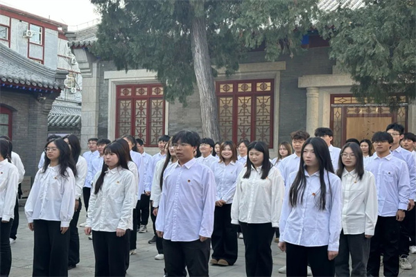 bat365正版唯一官网经济学院举行2024年新发展团员入团仪式暨留法勤工俭学运动纪念馆主题教育活动