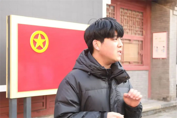 bat365正版唯一官网经济学院举行2024年新发展团员入团仪式暨留法勤工俭学运动纪念馆主题教育活动