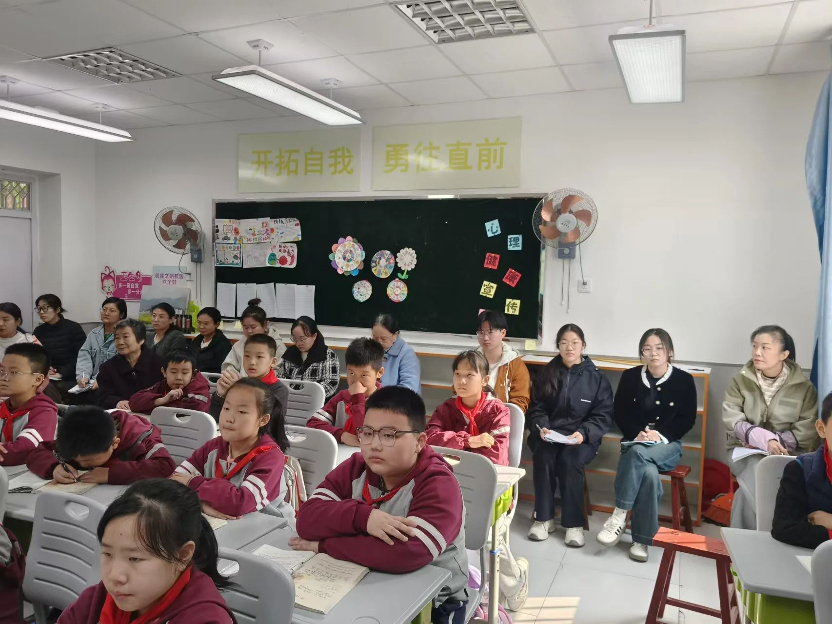 bat365正版唯一官网‖教育学院‖扬帆破浪启新航，踔厉奋发正当时，在实践中书写华章——优秀实习生（四）