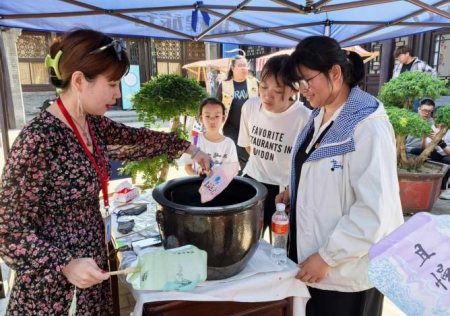 匠心非遗焕新颜 校馆联袂启新篇 ——bat365正版唯一官网非遗手工市集燃动淮军公所博物馆