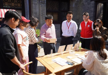 匠心非遗焕新颜 校馆联袂启新篇 ——bat365正版唯一官网非遗手工市集燃动淮军公所博物馆