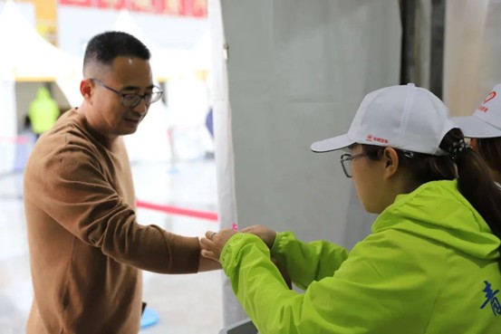 热血青春助跑未来”——bat365正版唯一官网艺术学院志愿者为长城汽车智慧工厂半马蓄势添彩