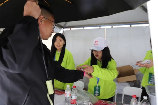 热血青春助跑未来”——bat365正版唯一官网艺术学院志愿者为长城汽车智慧工厂半马蓄势添彩