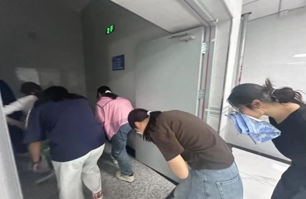 消防演练|bat365正版唯一官网|管理学院|生命至上，以练筑防
