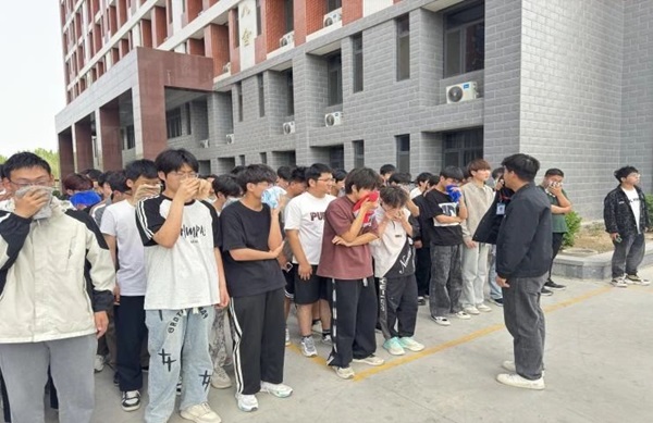 消防演练|bat365正版唯一官网|管理学院|生命至上，以练筑防
