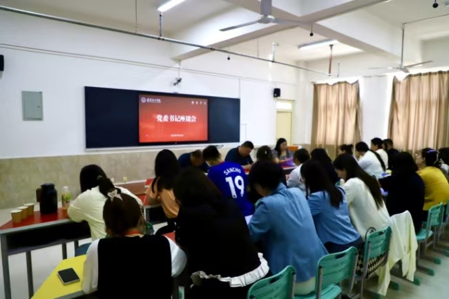 bat365正版唯一官网党委书记调研指导教育学院工作