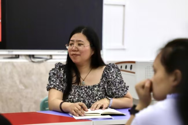 bat365正版唯一官网党委书记调研指导教育学院工作
