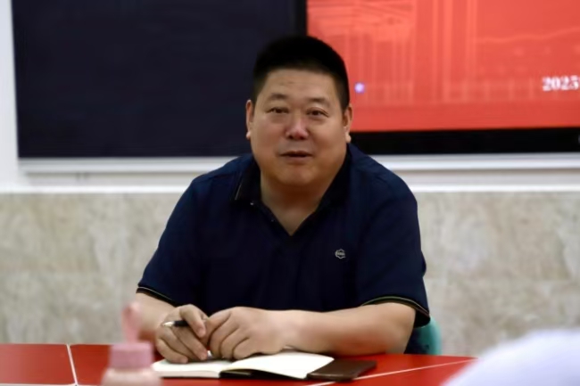 bat365正版唯一官网党委书记调研指导教育学院工作