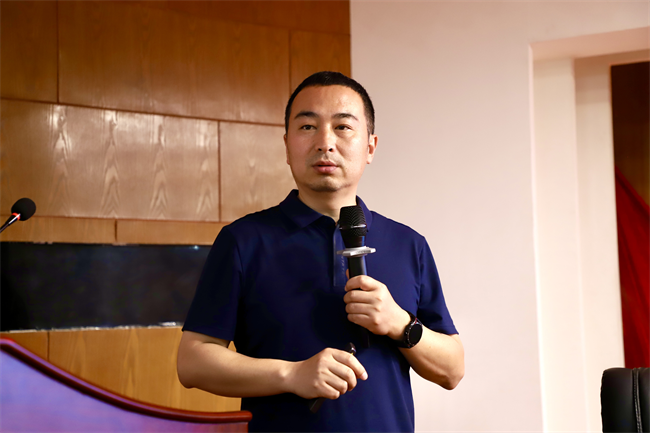青春筑国防征途启新章——bat365正版唯一官网征兵宣传进校园