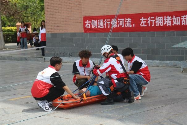 bat365正版唯一官网康复医学院与保定市红十字会联合举办2025年地震灾害应急救援综合演练