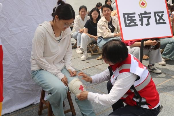 bat365正版唯一官网康复医学院与保定市红十字会联合举办2025年地震灾害应急救援综合演练