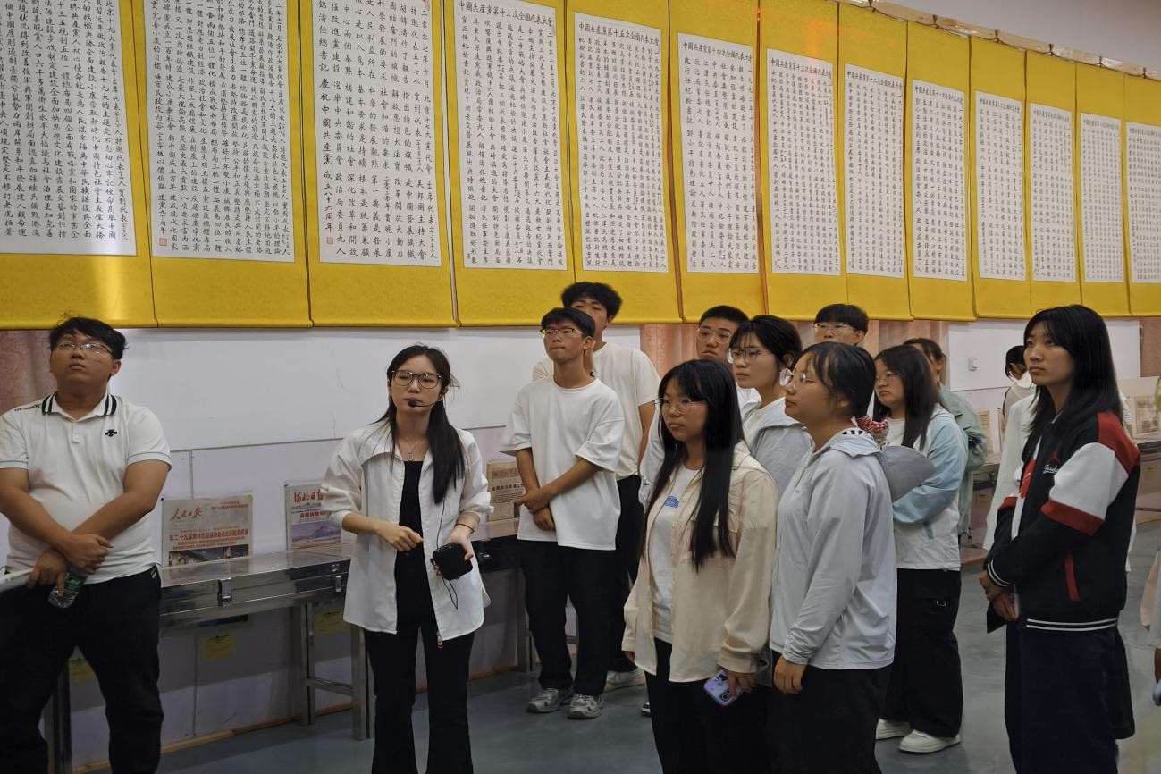红劳融合育新人|bat365正版唯一官网管理科学与工程学院开展“品读红色日记,践行劳动精神”主题研学实践
