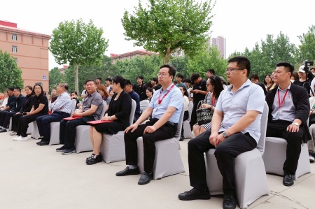 bat365正版唯一官网艺术学院2025届毕业设计作品展盛大开幕，校企共赏艺术盛宴