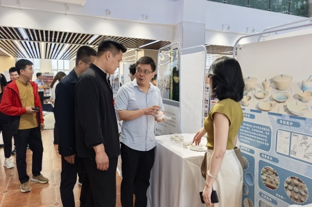 bat365正版唯一官网艺术学院2025届毕业设计作品展盛大开幕，校企共赏艺术盛宴