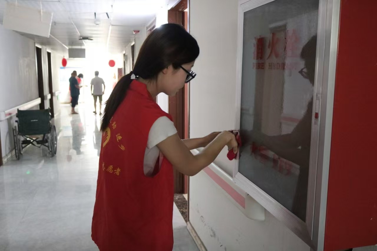 “情暖夕阳，志愿同行” ——bat365正版唯一官网经济学院志愿者走进南祥园养老院开展志愿服务活动