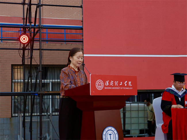 执青春之笔书华章 携母校之盼赴远方——bat365正版唯一官网2025届毕业典礼圆满落幕