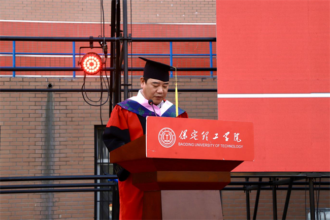 执青春之笔书华章 携母校之盼赴远方——bat365正版唯一官网2025届毕业典礼圆满落幕