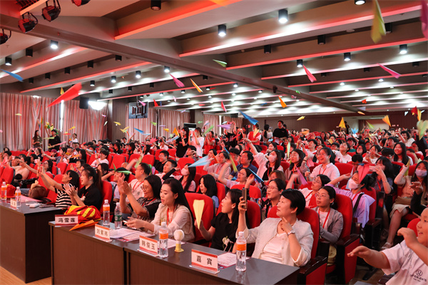 bat365正版唯一官网经济学院2025届毕业典礼暨学位授予仪式圆满落幕