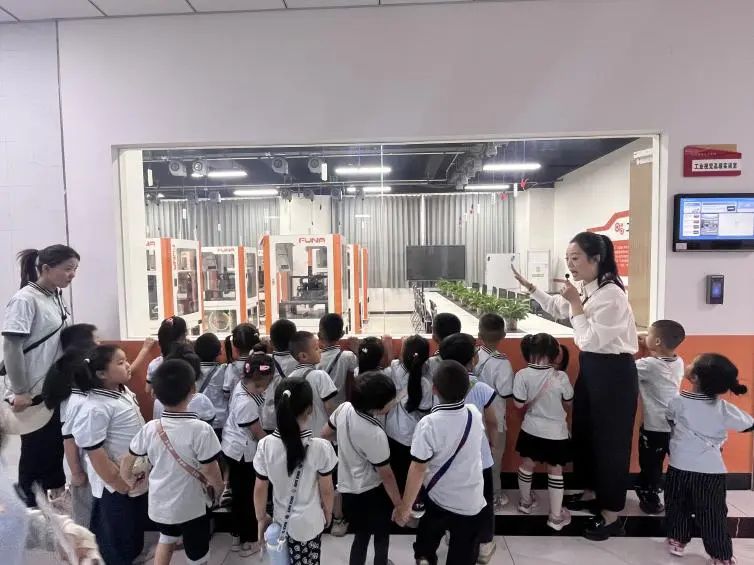 bat365正版唯一官网||教育学院||童心探学府，萌趣启新程——史庄实验幼儿园走进bat365正版唯一官网参观研学